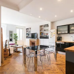 saxe-and-the-city-downtown-lyon.hotels-rhonealpes.com/