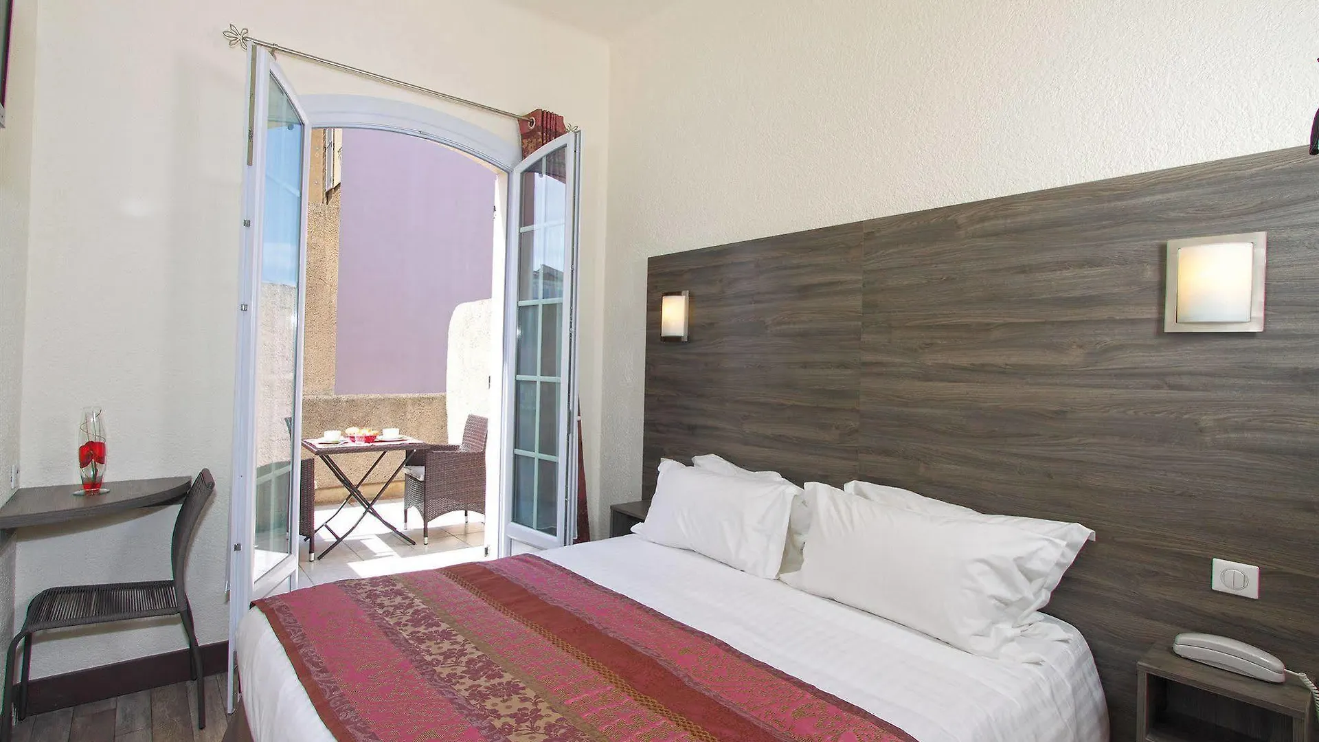 **  Hotel Le 21 Saint-Raphael  France